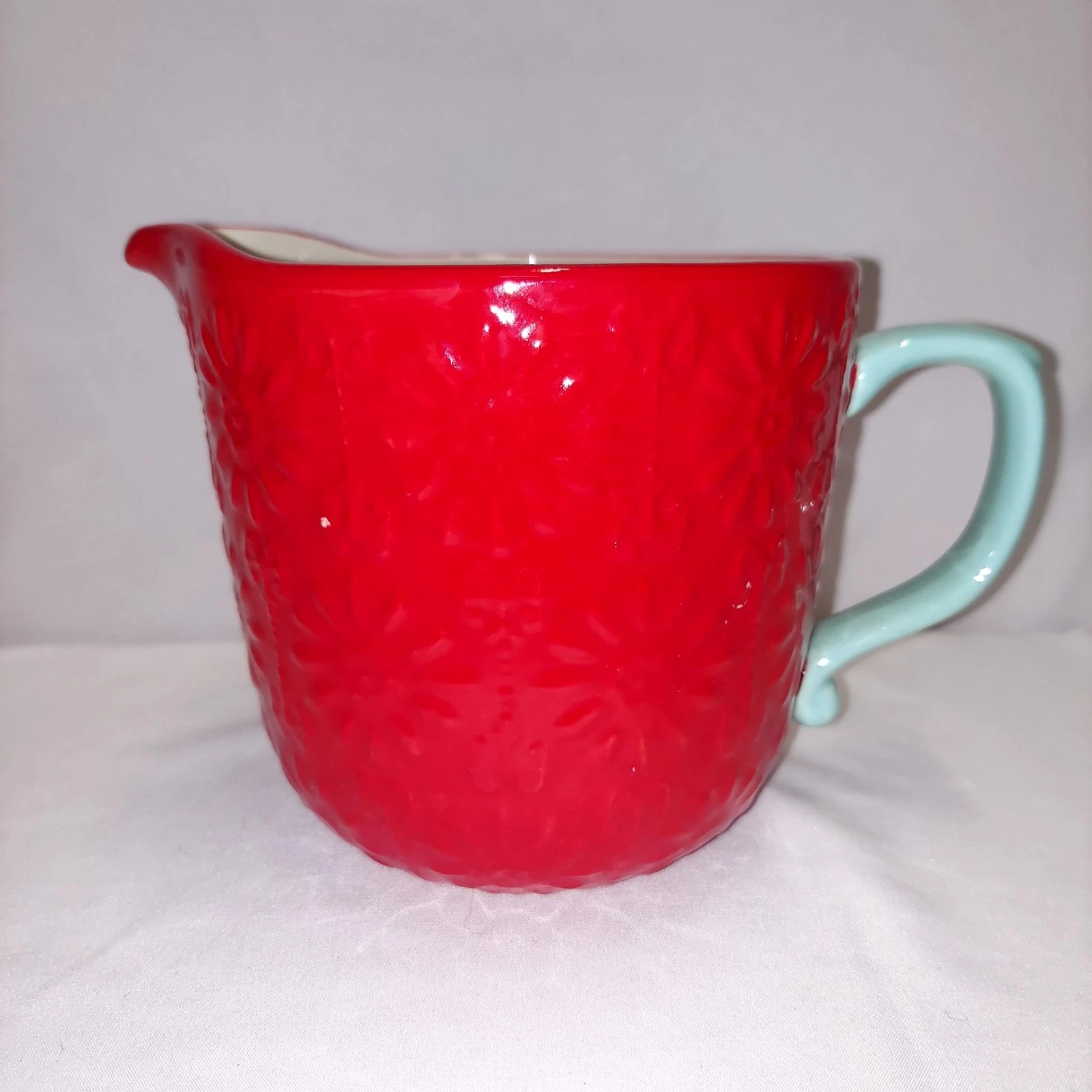 Pioneer Woman FLORAL BURSTS 4-Cup Measuring Cup Pitcher Red With Blue Handle