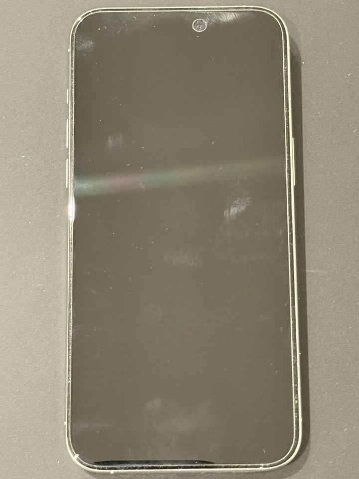 iPhone 15 Pro Max (Très Bon État), photo 2 sur 2