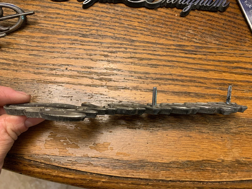 Ford Granada Emblem OEM — 第 2/2 张图片