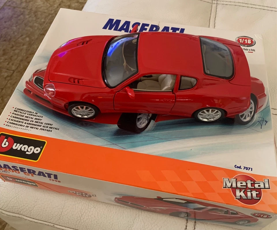 modello di un auto della Burago - Immagine 3 di 4