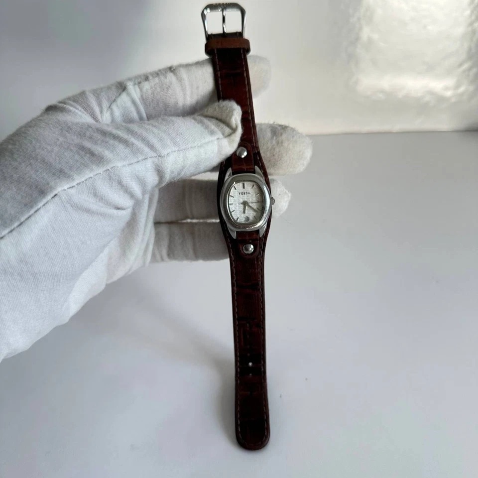 Женские винтажные кожаные часы Fossil — коричневый дизайн с широким ремешком - Изображение 3 из 4