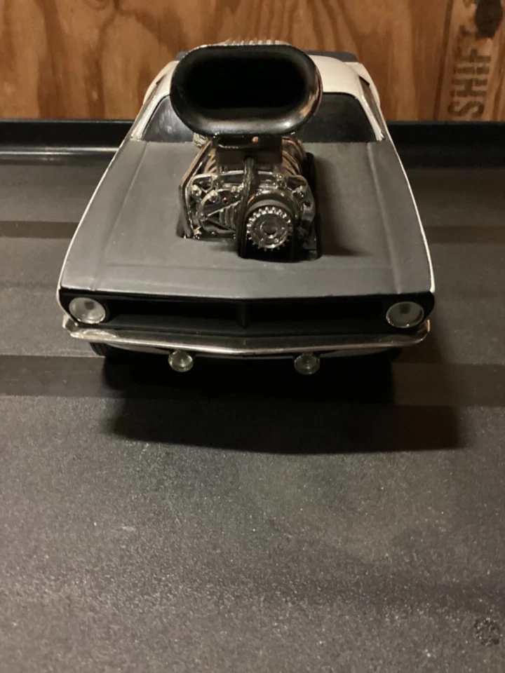 Muscle Machines 1/18 Scale Model-1970 Plymouth Cuda-Silver Excellent Condition - Image 3 of 4