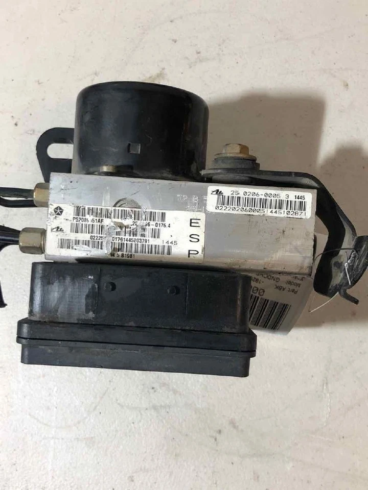 Jeep Grand Cherokee 2005 Anti-Lock Brake Pump Assembly W/Elec Stability Control - Изображение 2 из 3