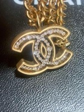 Collier chaîne Chanel marque coco strass 42 cm chaîne L3,1 x H3,3 cm charme a...