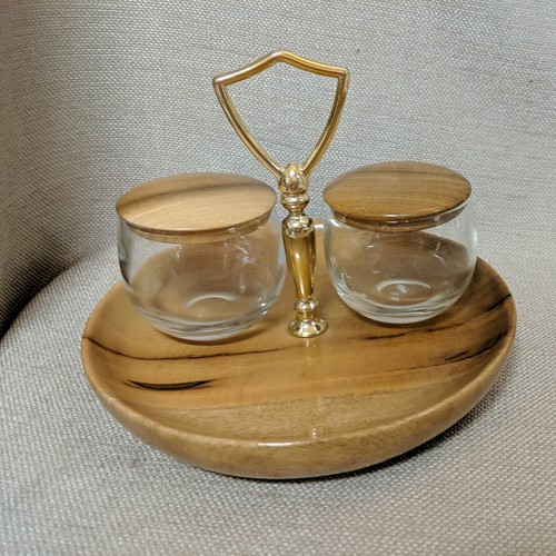 Oregon Myrtlewood Round Nut Candy Tray w/ Gold Tone Handle & 2 Lidded Jars - 第 1/4 張圖片
