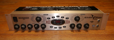 Behringer V-AMP Pro (Bass) Gitarren Effektgerät