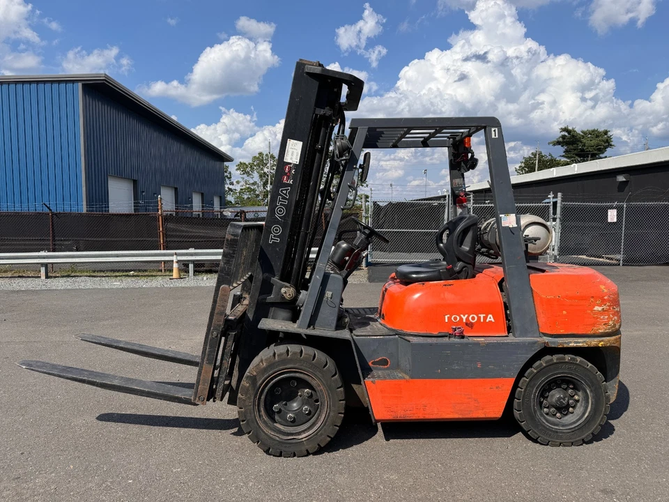 Carretilla elevadora Toyota 52-6FGU35 2018 6200 lb 13390 horas Foto 2 de 4