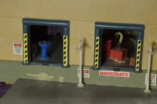 HO modified LIGHTED warehouse, nice details, tested and works
