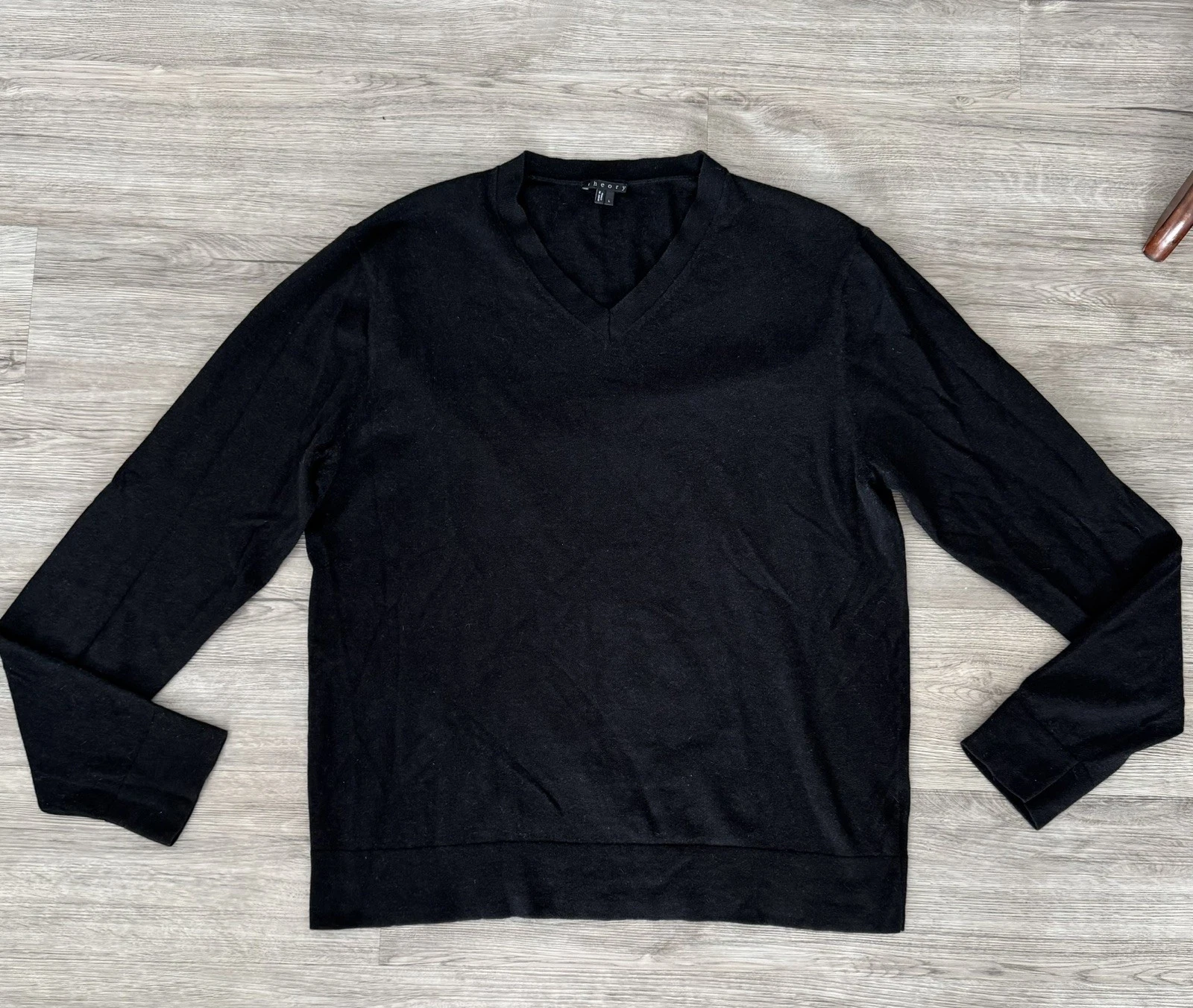 Men's THEORY Cashmere Blend Sweater Black Pullover V-Neck Size Large SHARP!