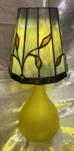 Vintage Tiffany Style Stained leaded  Glass Lamp Shade 7 1/2" High "Turned Leaf"