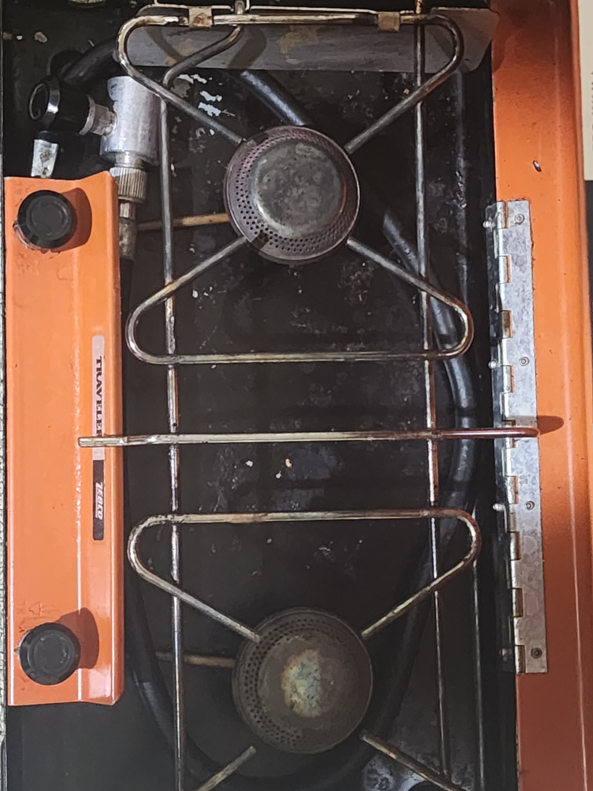 Vintage Zebco Traveler Twinfold Portable Propane 2-Burner Stove Orange 2300 NOB