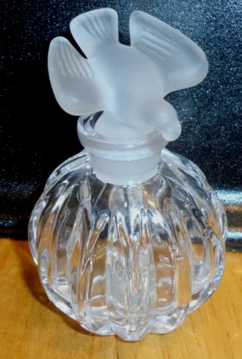 Nina Ricci Lalique In Collectible Decorative Glass & Crystal
