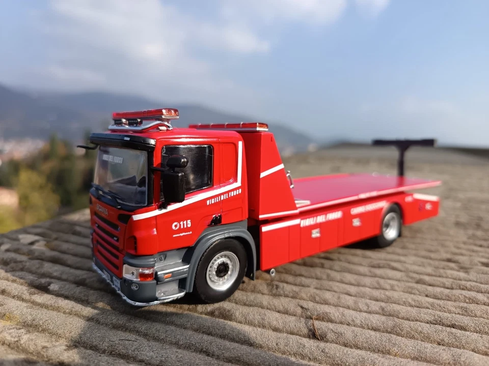VIGILI DEL FUOCO Scania P320 Carro Soccorso + Defender 110 Die Cast Model 1/43 - Immagine 3 di 4