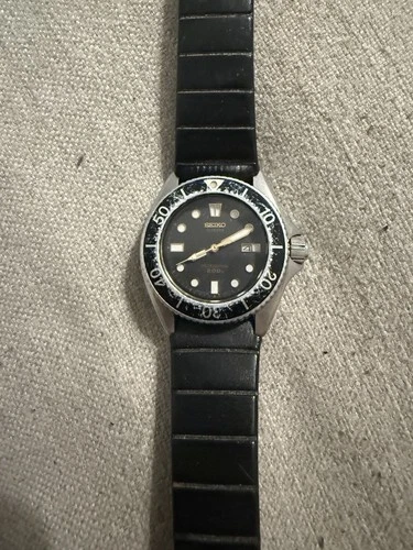 Vintage Seiko Quartz 200 Meter Women’s Diver Watch 22A2-0170