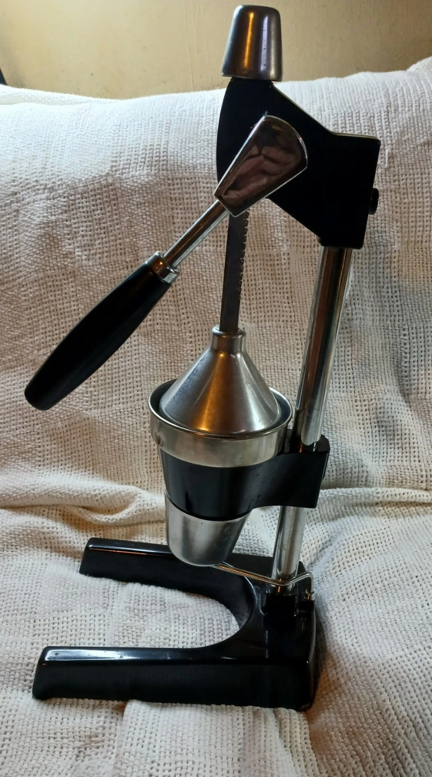 Vintage Commercial Citrus Juicer Squeezer Hand Press With Stainless Steel Cup
Opens in a new window