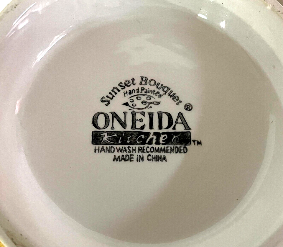 Oneida SUNSET BOUQUET Serving Pitcher Hand Painted Holds 60 oz