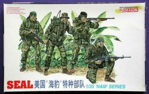 Modellini statici di auto, furgoni e camion Dragon scala 1:35