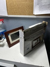 GiiNii 7" Digital Photo Frame Stand and Power Adapter