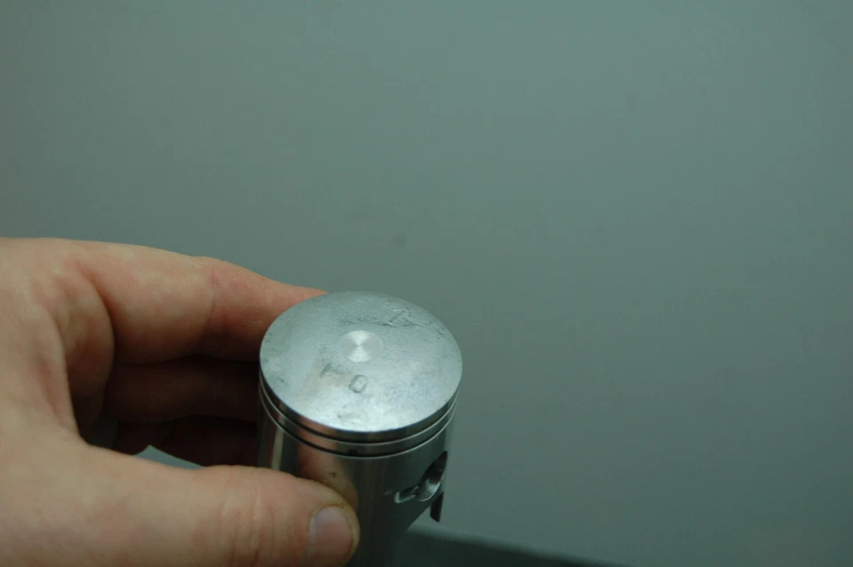 PISTÓN SUZUKI 12140-46610-100 GENUINO NUEVO DE STOCK +1,00 RM60 DE GRAN TAMAÑO 1979-1983 DE FÁBRICA Foto 3 de 4