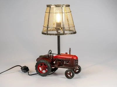 dekorative Tischlampe roter Traktor Antikoptik H. 41cm aus Metall Formano - Bild 1 von 4