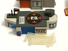 Lot of Vintage Galoob Micro Machines Travel City Pieces Quarry, House, City Hall