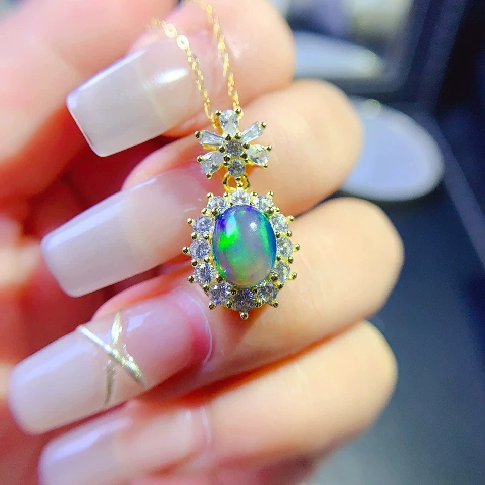 Collar de piedras preciosas brillantes de plata de ley 925 con colgante de ópalo negro natural de lujo Foto 3 de 4