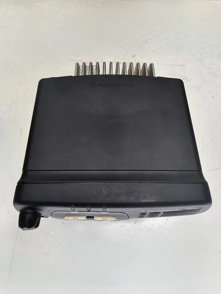 Motorola CDM750 UHF 450-520 MHz 4 Channel 25 Watt (Complete Kit) - Image 3 of 4