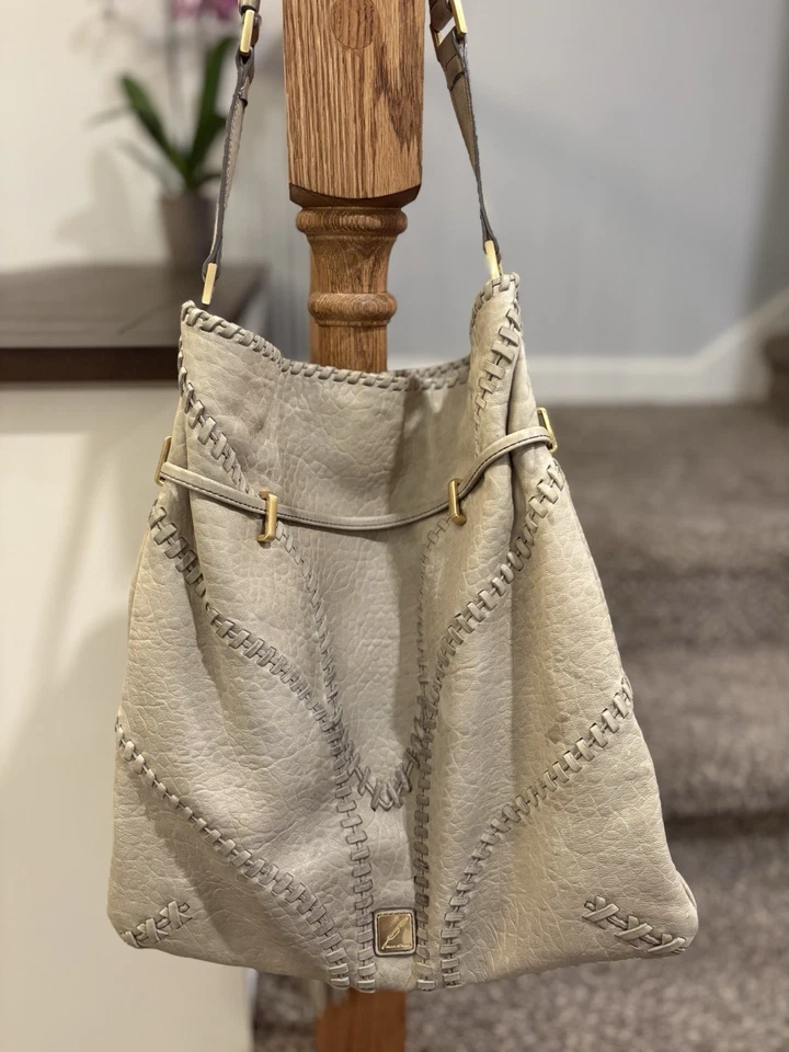 Bolso de Mano Brian Atwood Cuero Cordero Verde Pastel Foto 2 de 4