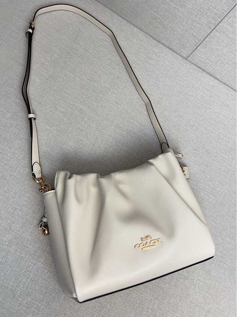 【美品】COACHコーチショルダーバッグファーイエーCT 763ホワイト COACH Faye Drawstring Bag Chalk CT763 Outlet NEW | eBay
