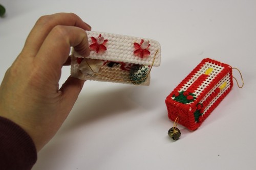 (2) Vintage Fatto a Mano 3D Plastica Tela Ornamento Bottiglia Natale Spazzola Camino - Foto 6 di 6