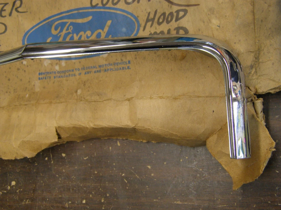 Nuevo de Lote Antiguo Ford 1971 1972 Mercury Cougar capó moldura moldura moldura Foto 3 de 4