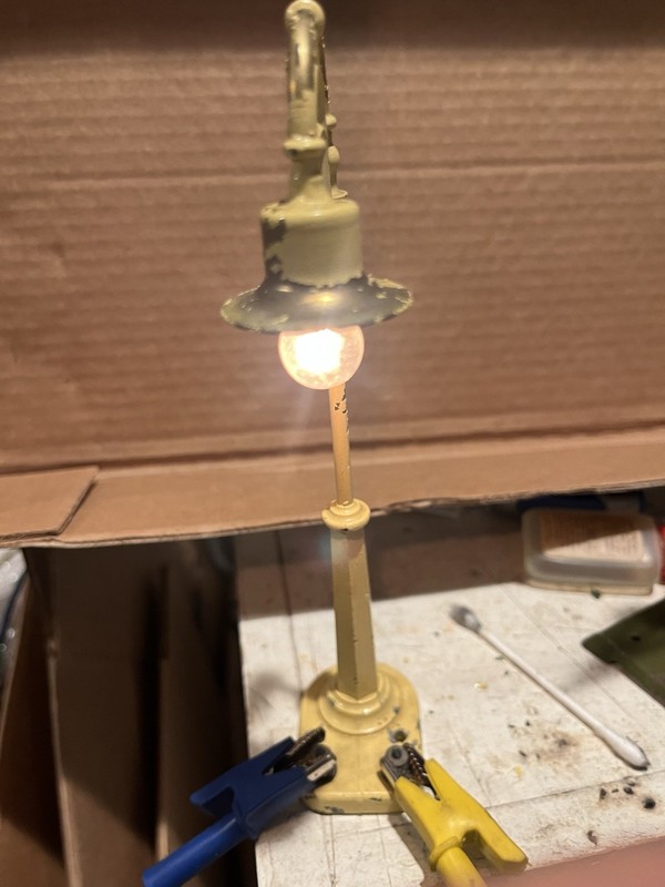 LIONEL PREWAR #58 CREAM COLOR LAMP POST 8 3/4" 1920-1936