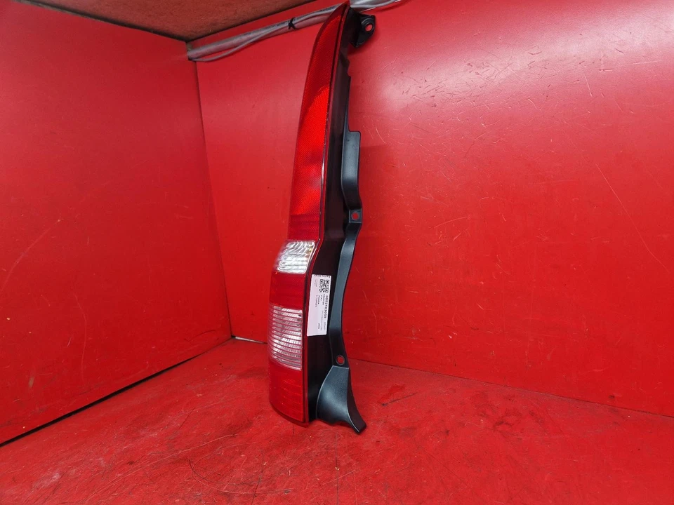 FIAT PANDA LUZ TRASERA LADO DEL PASAJERO LADO CERCANO LH 2009 5 PUERTAS Foto 2 de 4