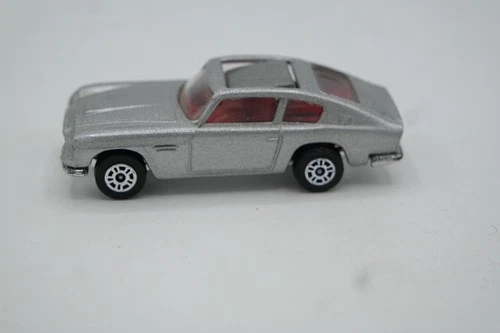 Vintage CORGI James Bond Aston Martin DB6 NRMT *Both Men Spring Not Working* 007