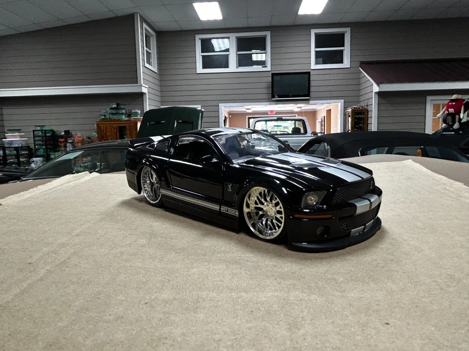 Jada Toys BTM 2007 Ford Mustang Shelby GT-500 Metal Die Cast 1:24 Scale Model - Image 4 of 4