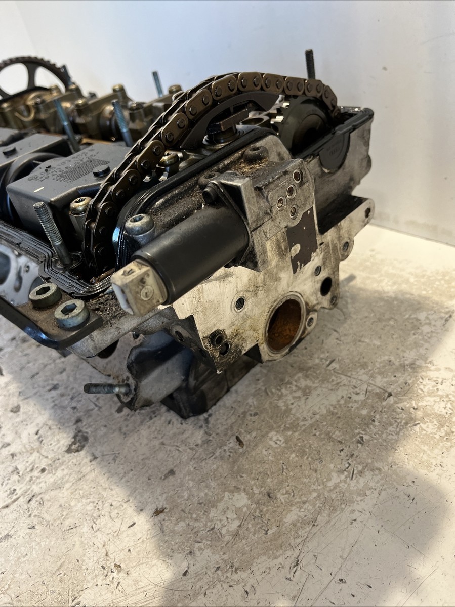 Audi A4 Zylinderkopf mit Nockenwelle 058103373B Motortyp Bfb