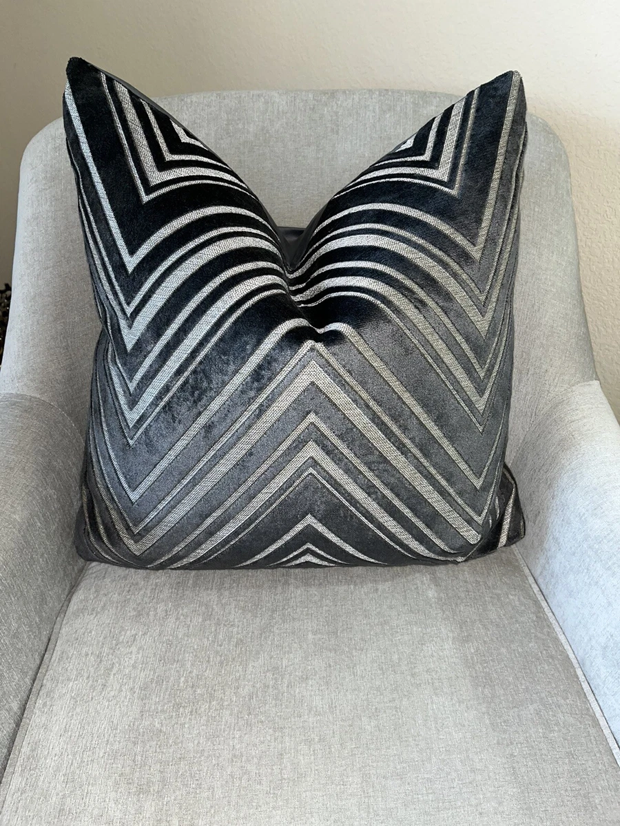 Caldeira top decorative pillows