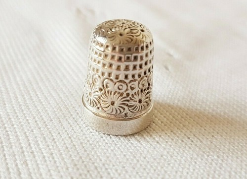  Waffle & Swirling Daisy ~ THIMBLE ~ Size 4 ~ Hallmarked Sterling Silver ~ CH