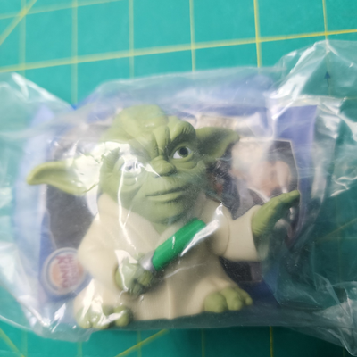 3# Burger King 2005 MAGIC 8 BALL bottom Star Wars Episode III Yoda