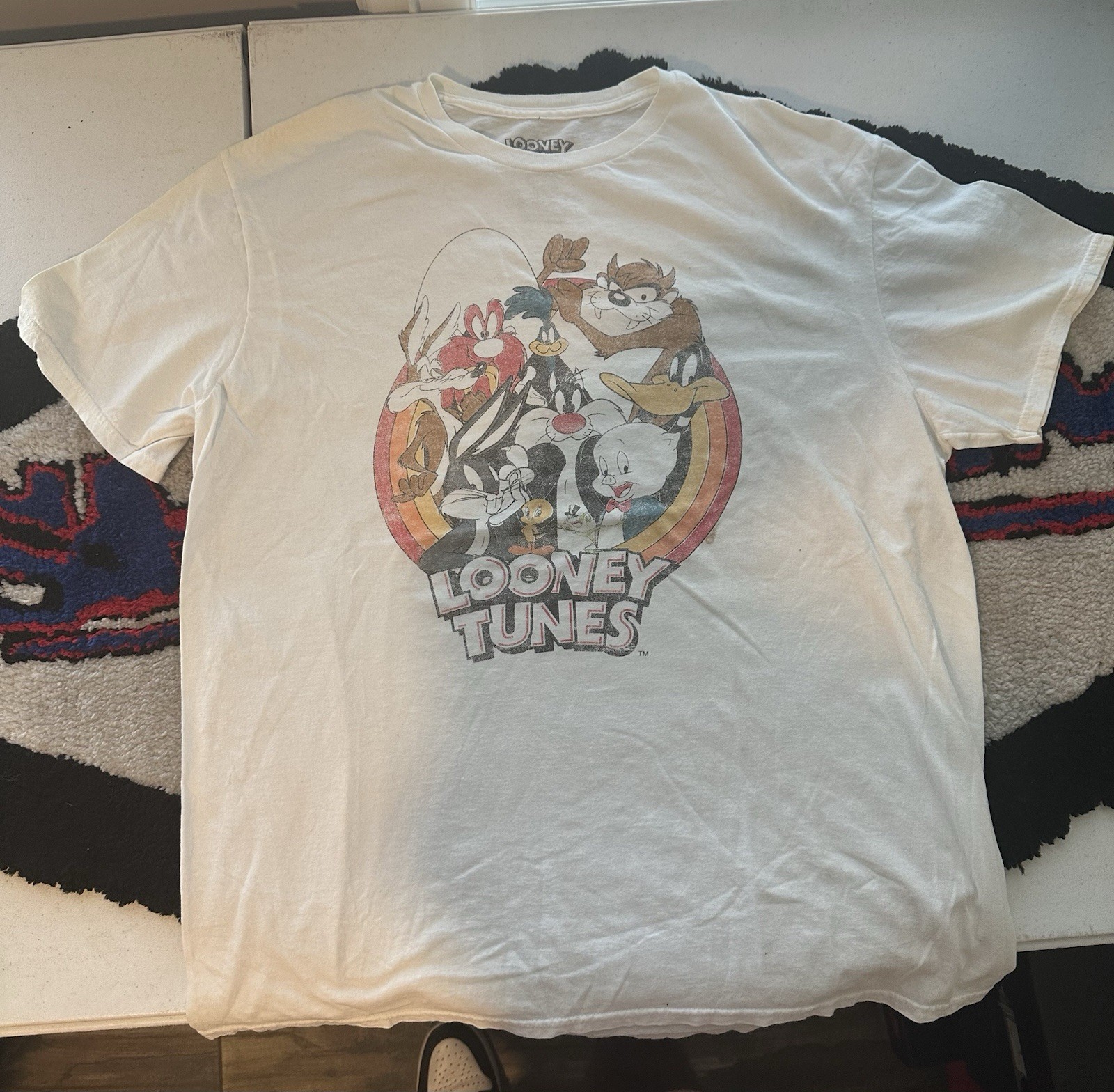 Preloved VTG Looney Tunes Characters Tee Adult XL Color White