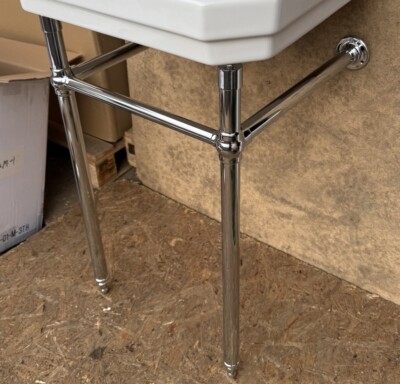 Chrom traditioneller Waschtisch für 550 mm Waschbecken - Made by Roca