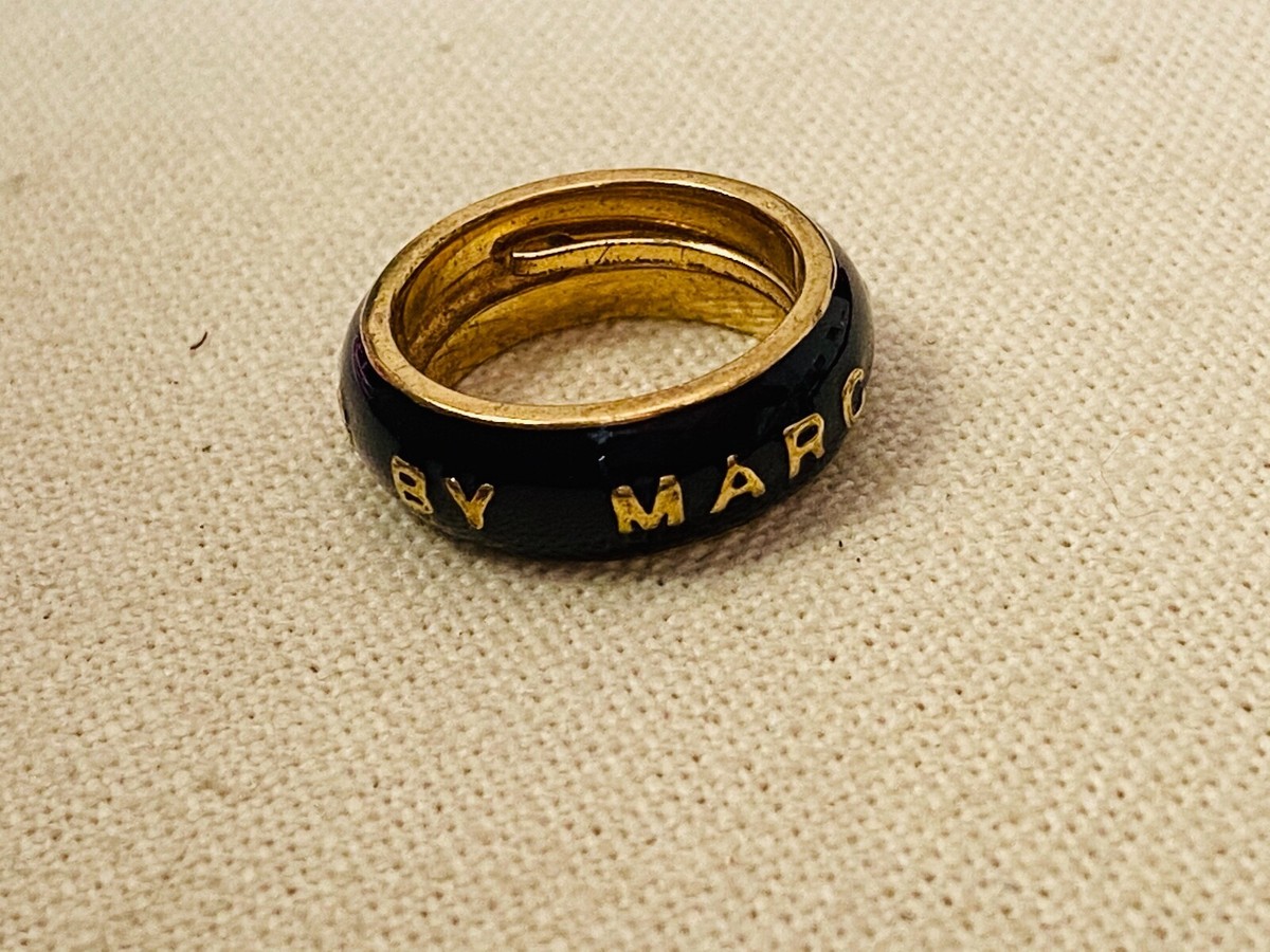 【即発送】Marc by Marc Jacobs Dreamy Logo Band Ring リング Marc by Marc Jacobs（マークバイマークジェイコブス）の「MARC