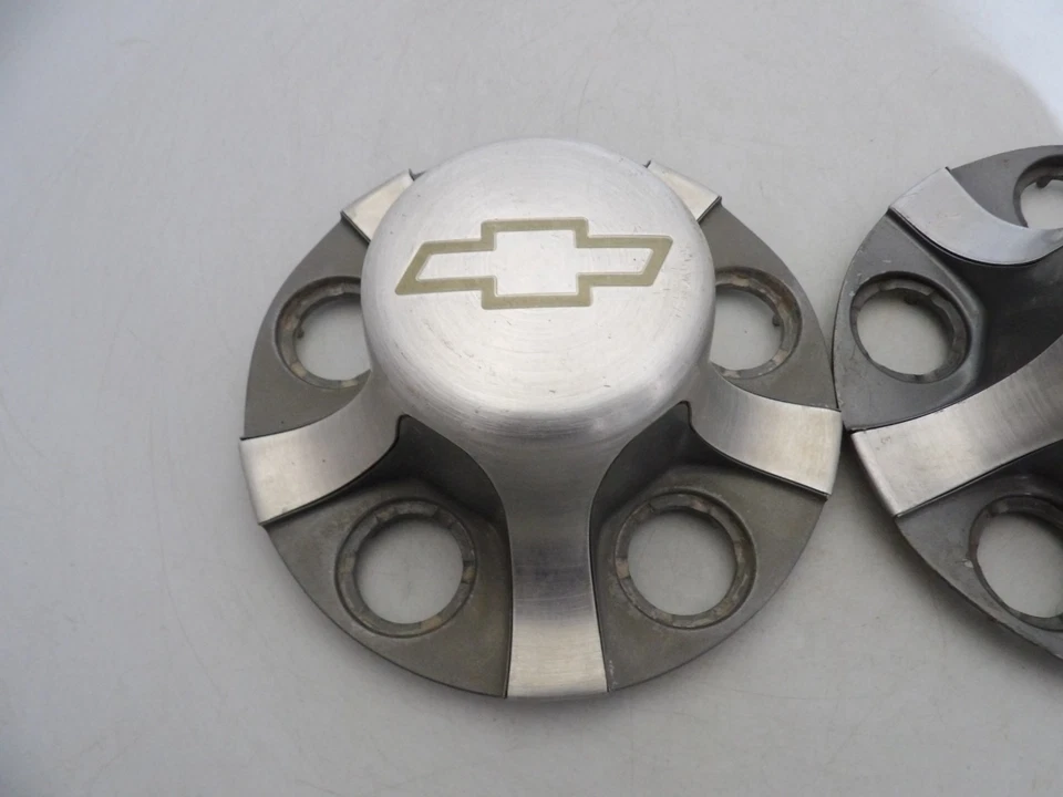 Pair of 1994 1995 1997 1998 1999 - 2005  Chevy Blazer, S-10 truck center caps - Image 2 of 4