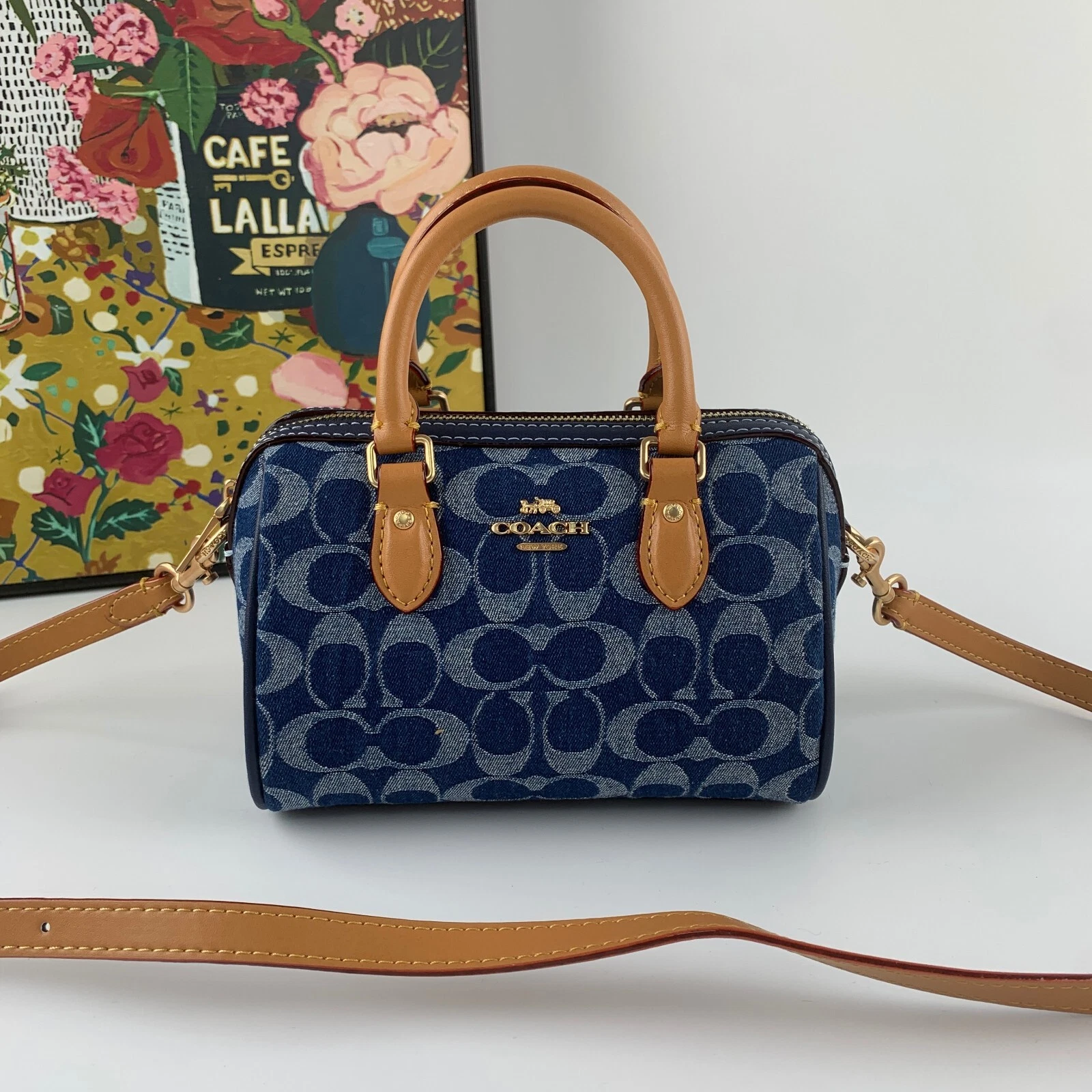 Borsa a tracolla Coach Mini Rowan nuova con etichette in denim firmato con ciondolo ciliegia CY742