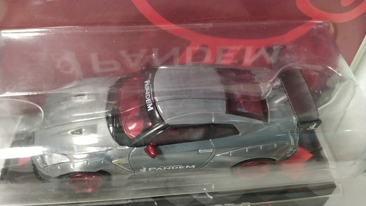 MINI GT 92 Chase Pandem Nissan GT-R (R35) Lava Red GT Wing MINI GT 92 Chase Pandem Nissan GT-R (R35) Lava Red GT Wing
