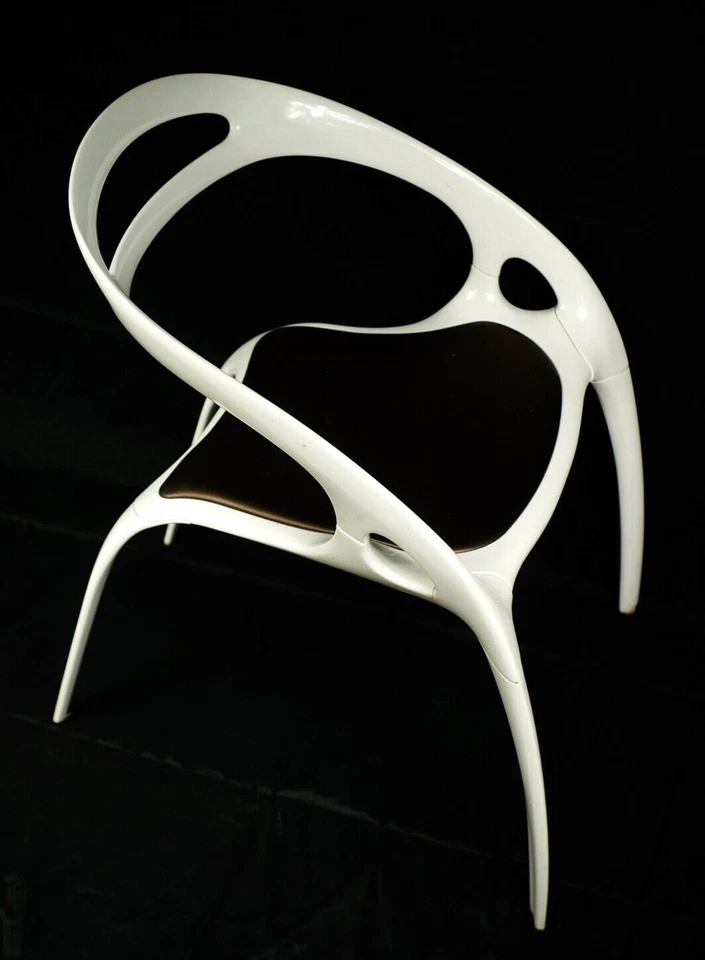 Silla Bernhardt blanca magnesio Go de Ross Lovegrove Foto 4 de 4