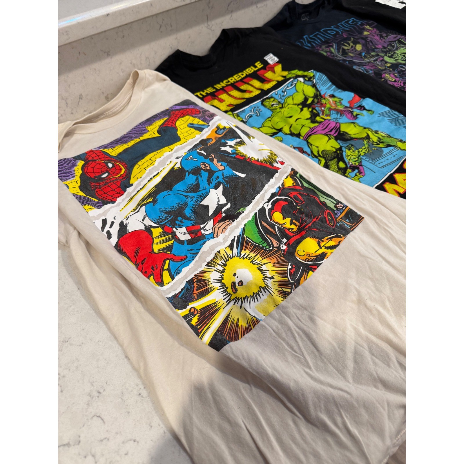Marvel Graphic T-Shirt Bundle Hulk Black Panther Avengers Comic Art 4 Pack M