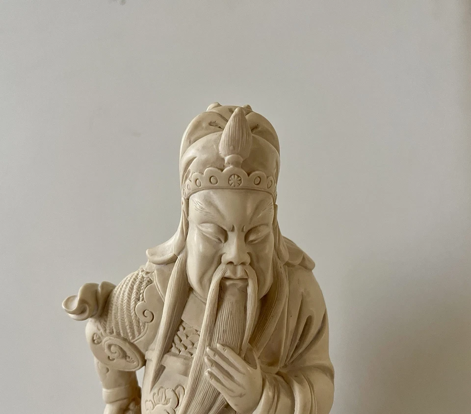  Antigua estatuilla china tallada  Foto 3 de 4