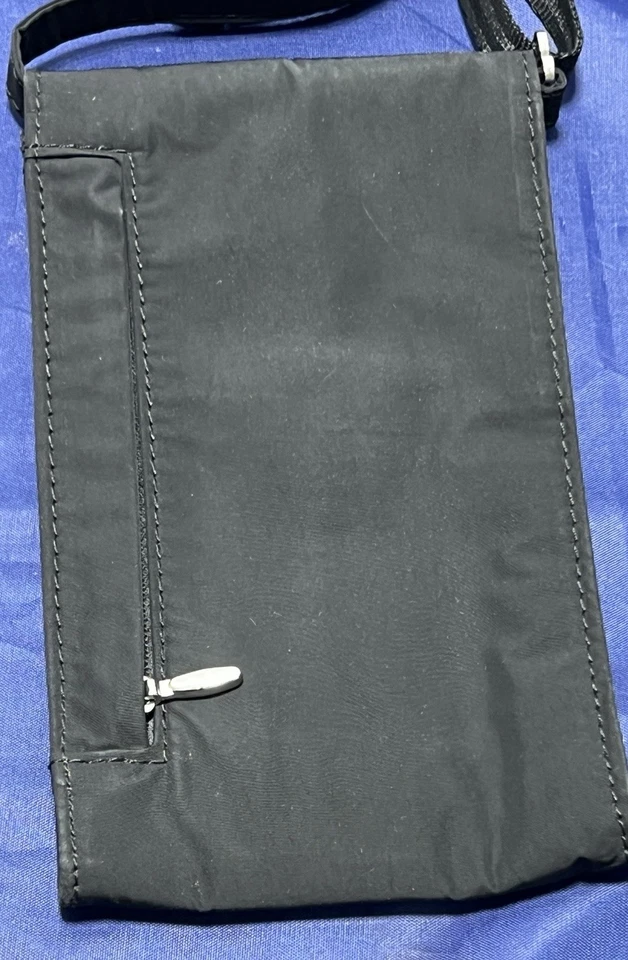 Bolsa tiracolo Athleta All About Phone mini bolsa preta microfibra bolso com zíper - Imagem 4 de 4