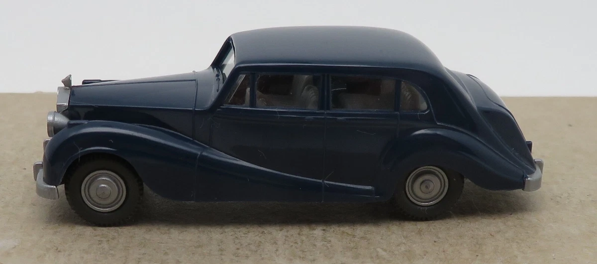 1948 Rolls Royce Silver Wraith Drophead Coupé transformed in monster truck